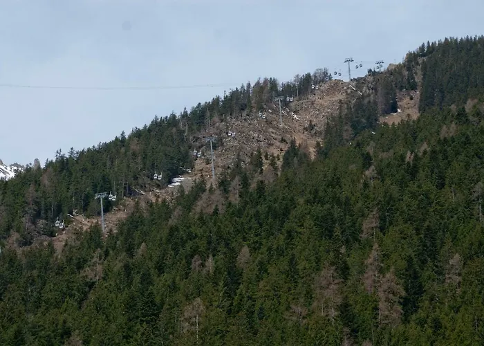 Front Slope Apartman