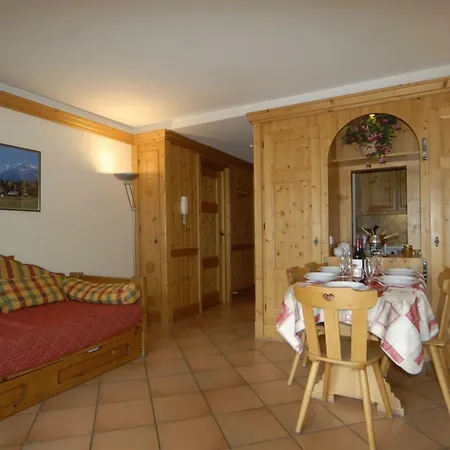 Front Slope Apartman