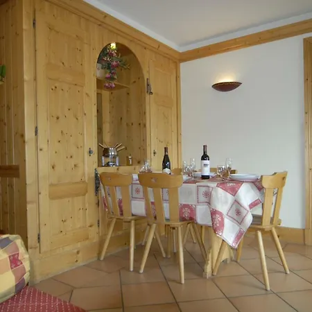 Apartman Front Slope