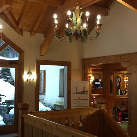 Front Slope Apartman