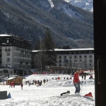 Front Slope Apartman
