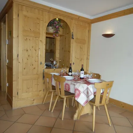 Apartman Front Slope